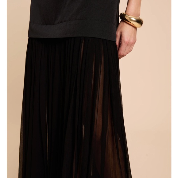 Elegant Black Formal Dress - Picture 5 of 6